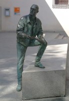 /album/escultura-urbana/2-lector-de-carlos-cambronero-jpg/